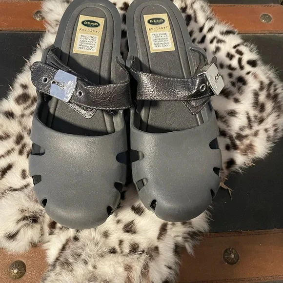 Black Platform Clogs - Picture 3 of 6